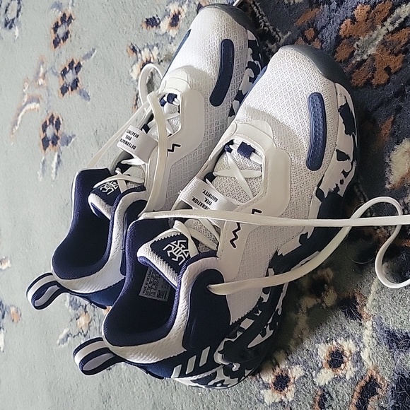 Adidas Hoops Donovan Mitchell D.O.N. Issue #3 Basketball Shoes US 7.5 - Picture 2 of 6